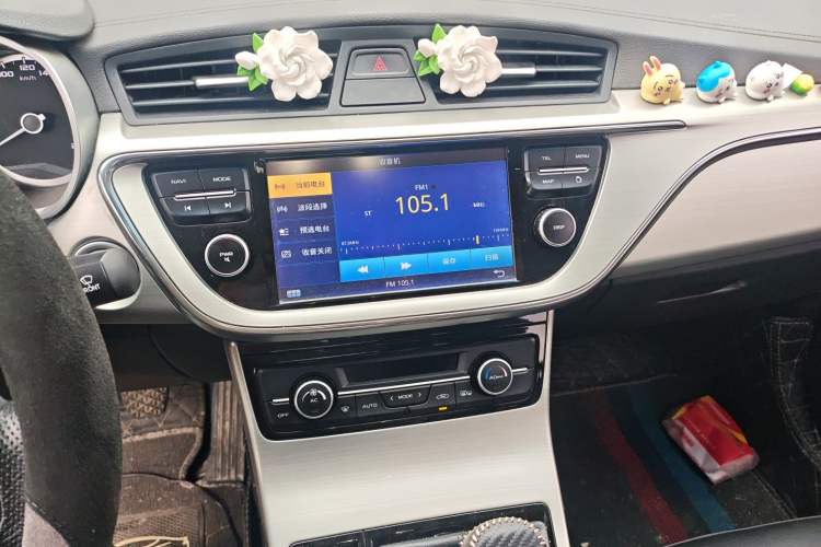 Used Geely Auto Emgrand GL 2017 1.8L Manual Elite Model Audio And AC Panel