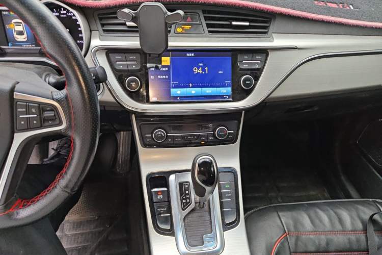 Used Geely Auto Emgrand GL 2017 1.8L DCT Elite Model Audio And AC Panel