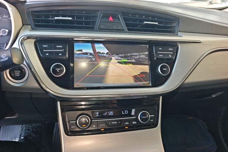 Used Geely Auto Emgrand GL 2017 1.3T DCT Elite Model Audio And AC Panel