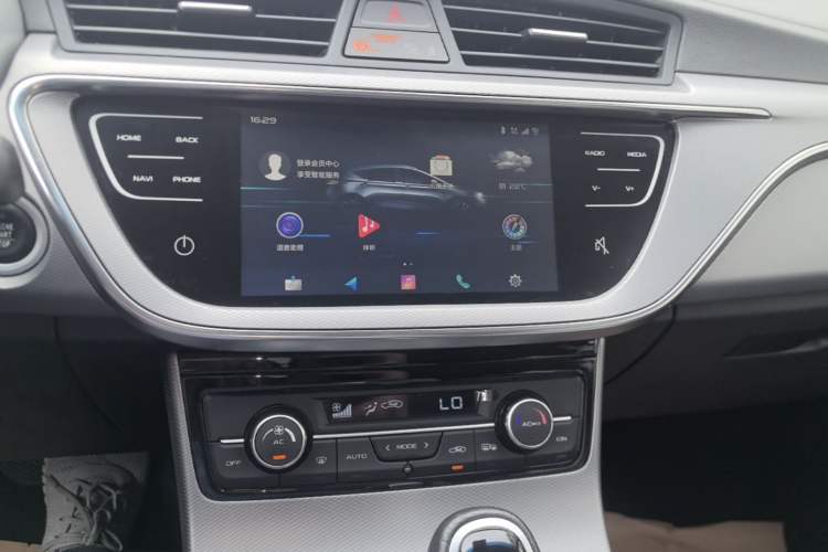 Used Geely Auto Emgrand GL 2017 1.8L DCT Elite Model Audio And AC Panel