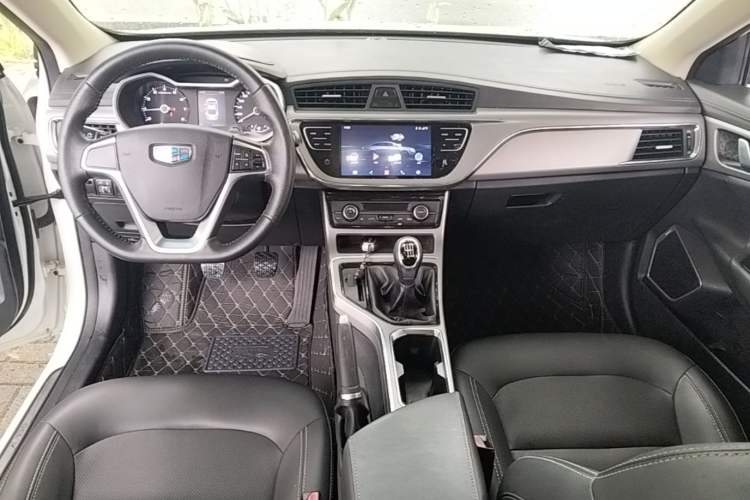 Used Geely Auto Emgrand GL 2017 1.8L Manual Elite Model Center Console