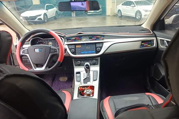 Used Geely Auto Emgrand GL 2017 1.8L DCT Elite Model Center Console