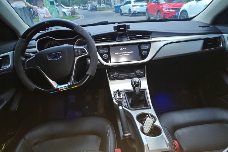 Used Geely Auto Emgrand GL 2017 1.8L Manual Elite Model Center Console