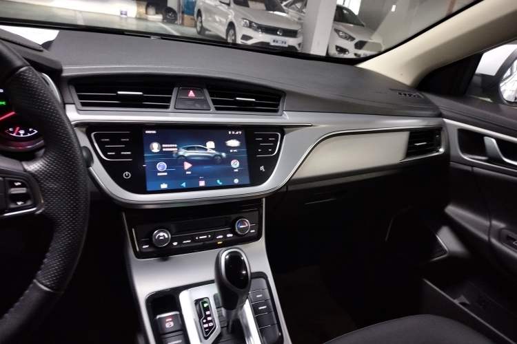 Used Geely Auto Emgrand GL 2017 1.8L DCT Elite Model Center Console