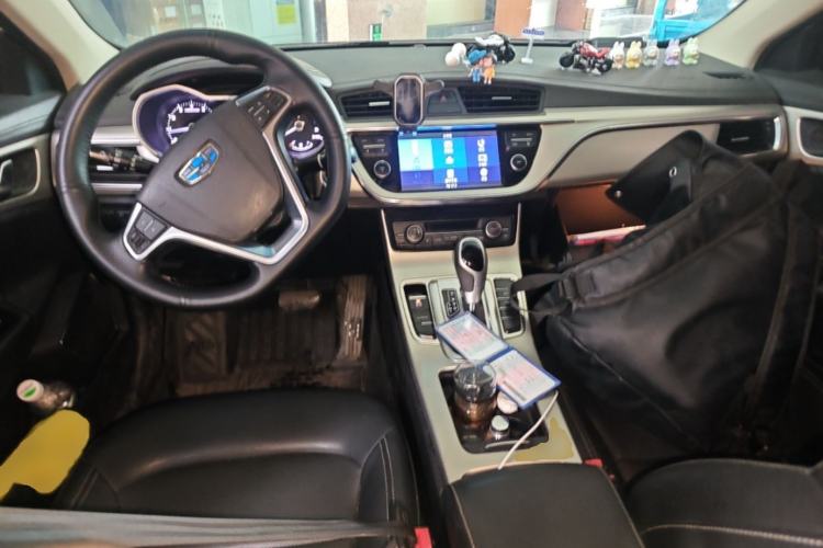 Used Geely Auto Emgrand GL 2017 1.8L DCT Elite Model Center Console