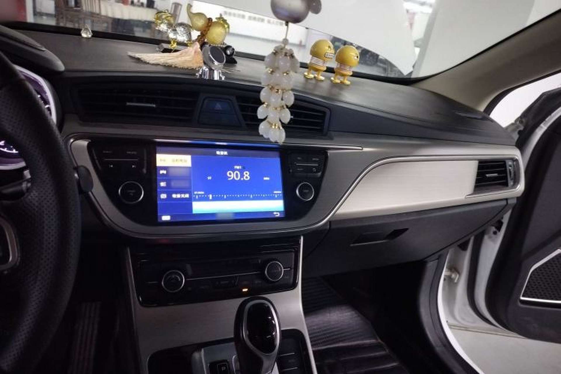 Used Geely Auto Emgrand GL 2017 1.3T DCT Elite Model Center Console