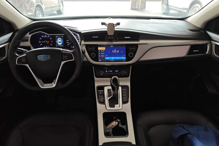 Used Geely Auto Emgrand GL 2017 1.8L DCT Elite Model Center Console