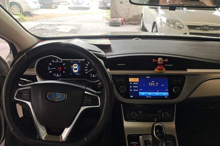 Used Geely Auto Emgrand GL 2017 1.3T DCT Elite Model Center Console