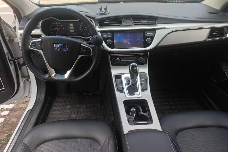 Used Geely Auto Emgrand GL 2017 1.8L DCT Elite Model Center Console