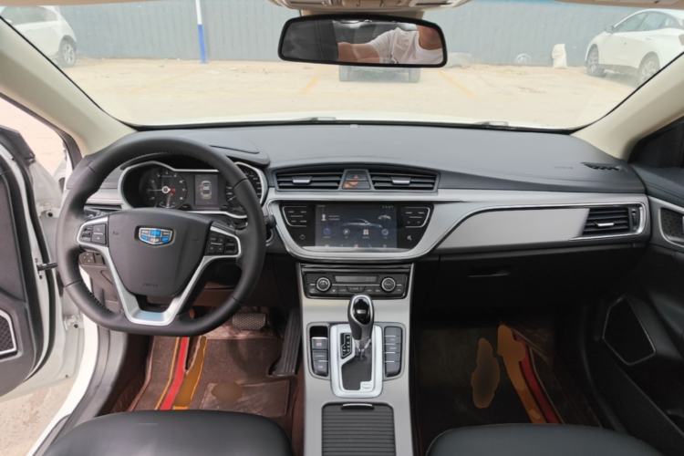 Used Geely Auto Emgrand GL 2017 1.8L DCT Elite Model Center Console