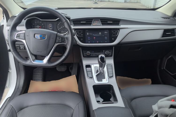 Used Geely Auto Emgrand GL 2017 1.8L DCT Elite Model Center Console