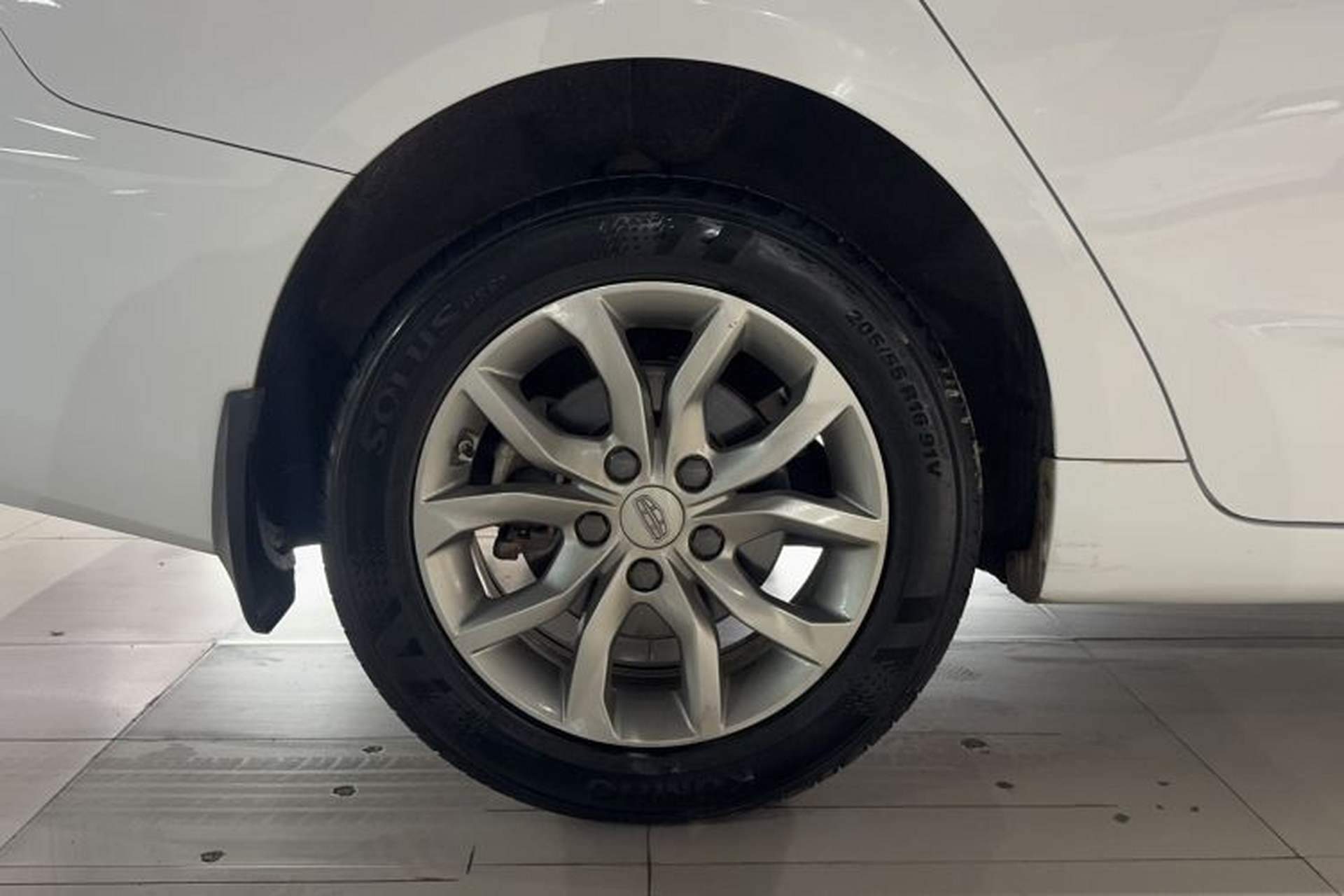 Used Geely Auto Emgrand GL 2017 1.3T DCT Elite Model Exterior 3