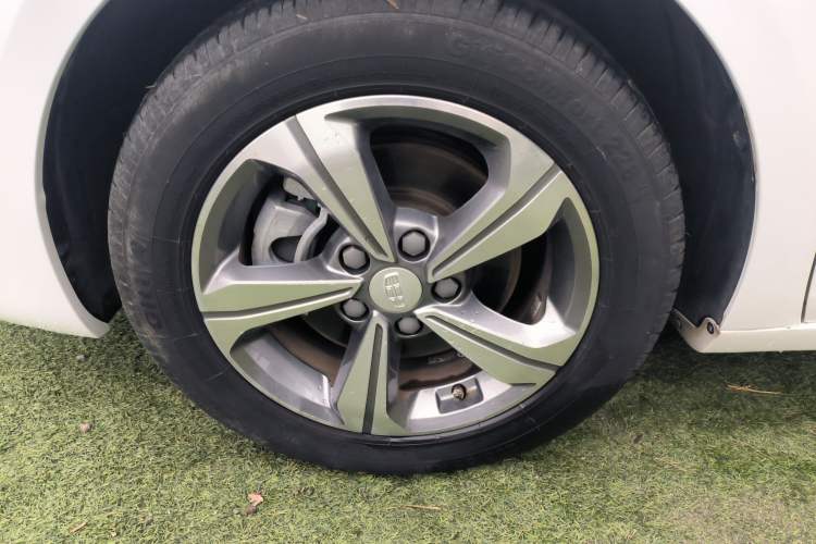 Used Geely Auto Emgrand GL 2017 1.8L Manual Elite Model Exterior 4