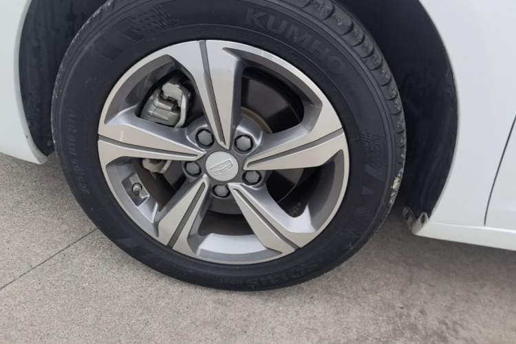 Used Geely Auto Emgrand GL 2017 1.8L DCT Elite Model Exterior 4