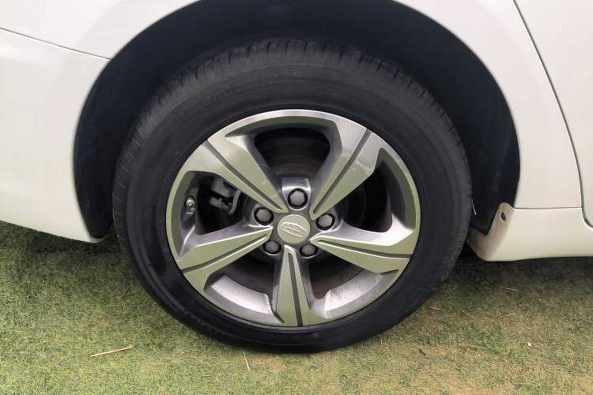 Used Geely Auto Emgrand GL 2017 1.8L Manual Elite Model Exterior 5