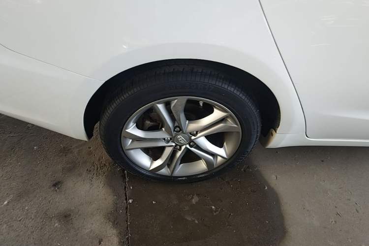Used Geely Auto Emgrand GL 2017 1.3T DCT Luxury Model Exterior 5