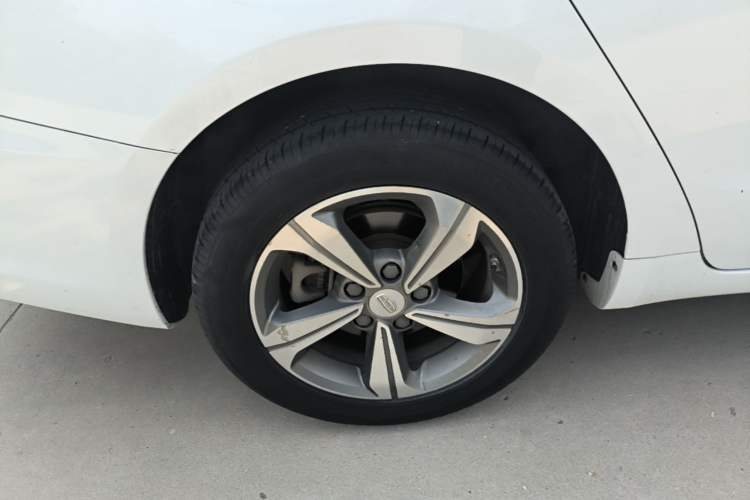 Used Geely Auto Emgrand GL 2017 1.8L DCT Elite Model Exterior 5