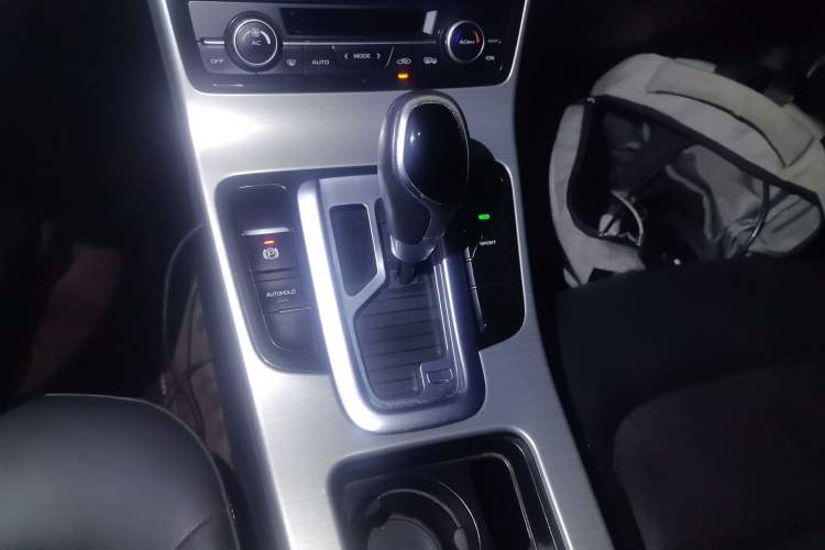 Used Geely Auto Emgrand GL 2017 1.3T DCT Elite Model Gear Lever
