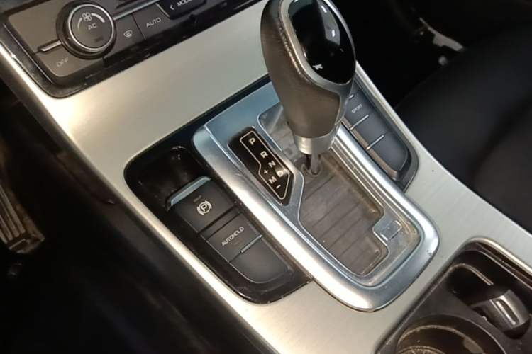 Used Geely Auto Emgrand GL 2017 1.3T DCT Elite Model Gear Lever