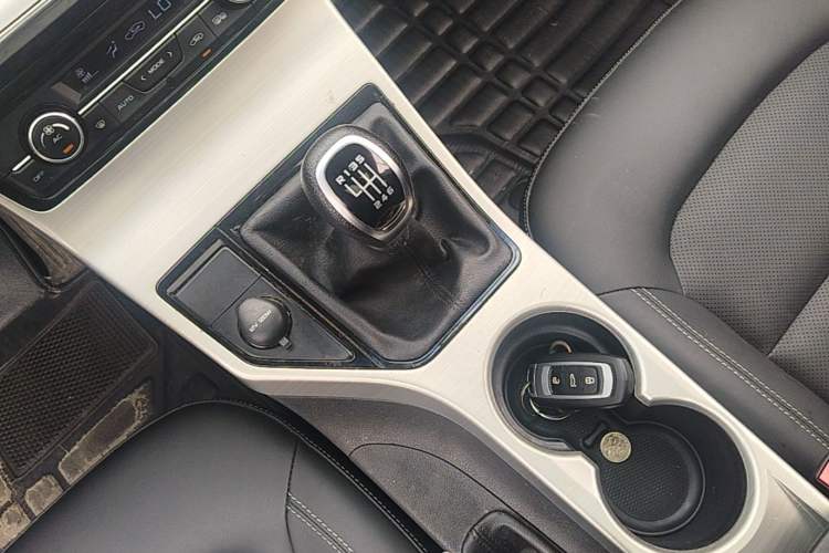 Used Geely Auto Emgrand GL 2017 1.3T Manual Elite Model Gear Lever