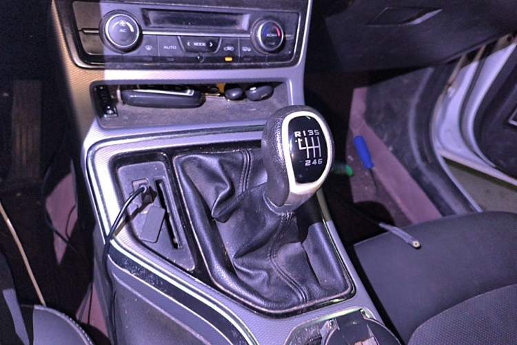 Used Geely Auto Emgrand GL 2017 1.8L Manual Elite Model Gear Lever