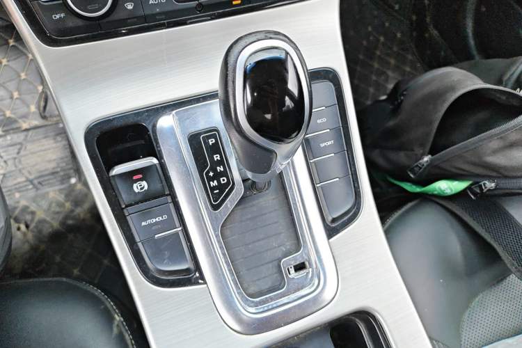 Used Geely Auto Emgrand GL 2017 1.3T DCT Elite Model Gear Lever