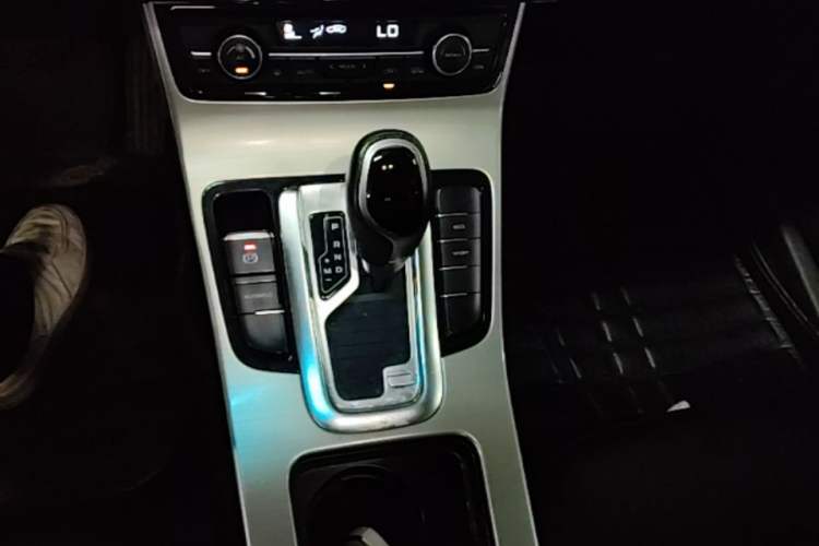 Used Geely Auto Emgrand GL 2017 1.3T DCT Elite Model Gear Lever