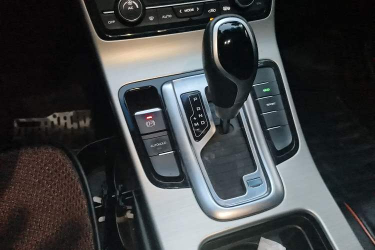 Used Geely Auto Emgrand GL 2017 1.3T DCT Elite Model Gear Lever