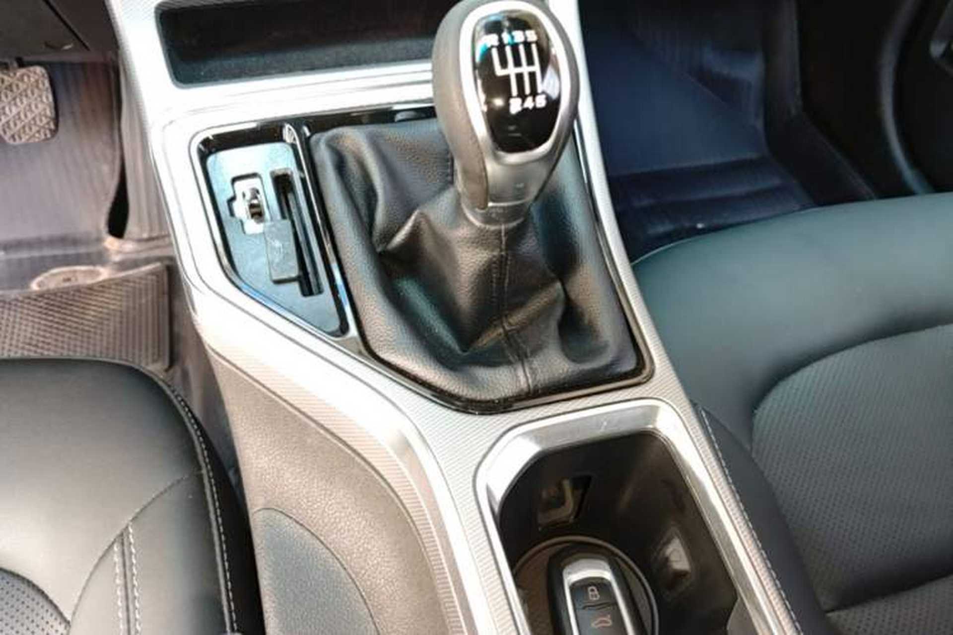 Used Geely Auto Emgrand GL 2017 1.8L Manual Elite Model Gear Lever