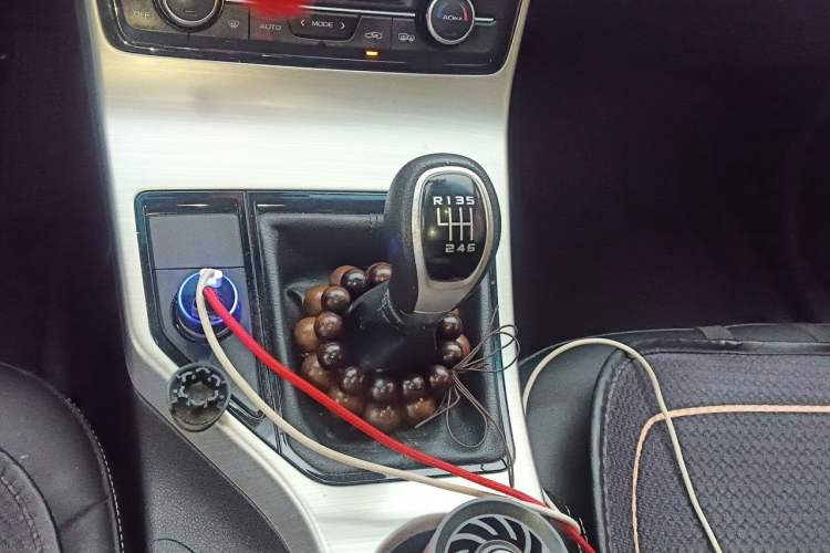 Used Geely Auto Emgrand GL 2017 1.3T Manual Elite Model Gear Lever