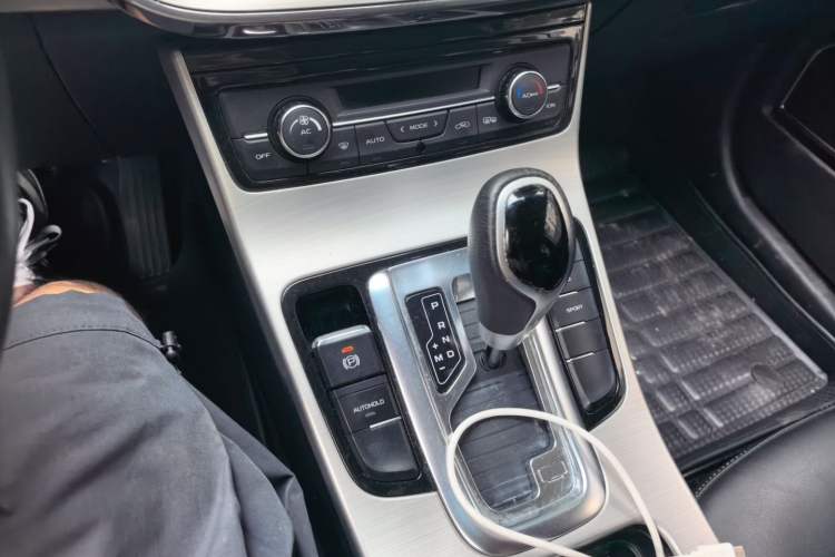Used Geely Auto Emgrand GL 2017 1.3T DCT Elite Model Gear Lever