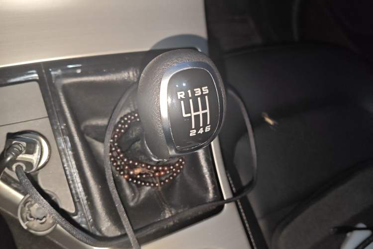 Used Geely Auto Emgrand GL 2017 1.3T Manual Elite Model Gear Lever