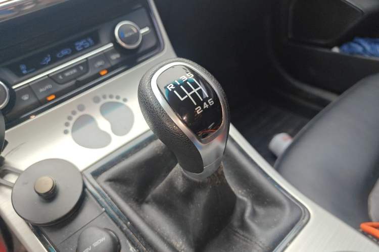 Used Geely Auto Emgrand GL 2017 1.3T Manual Elite Model Gear Lever