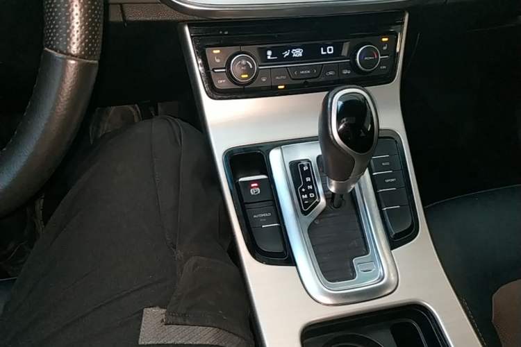 Used Geely Auto Emgrand GL 2017 1.3T DCT Luxury Model Gear Lever