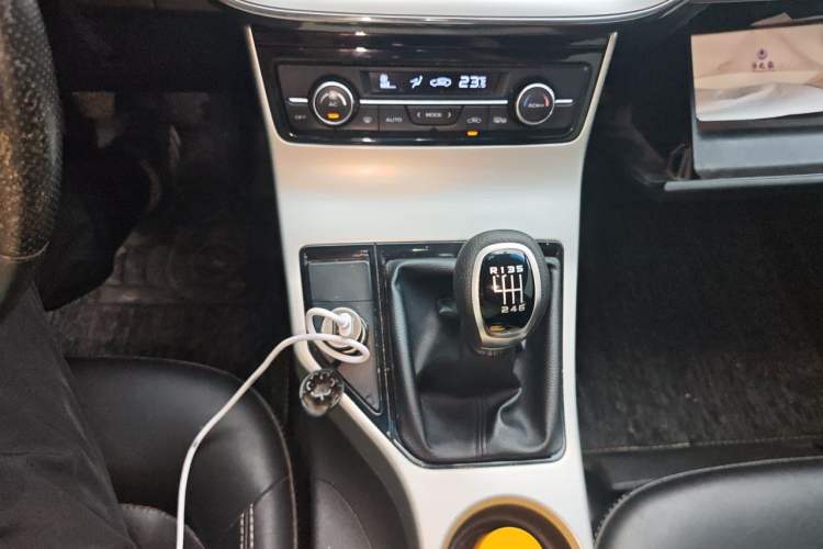 Used Geely Auto Emgrand GL 2017 1.8L Manual Elite Model Gear Lever