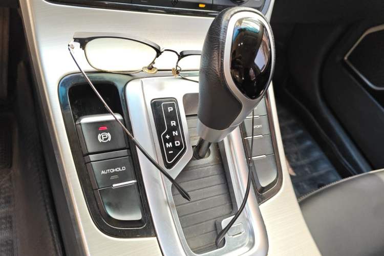 Used Geely Auto Emgrand GL 2017 1.3T DCT Elite Model Gear Lever