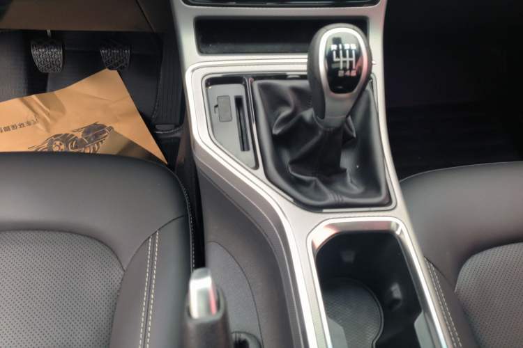 Used Geely Auto Emgrand GL 2017 1.8L Manual Elite Model Gear Lever