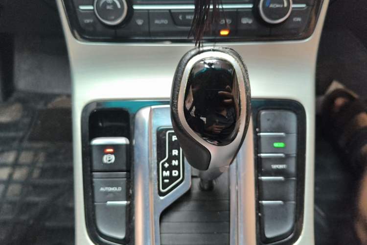 Used Geely Auto Emgrand GL 2017 1.8L DCT Elite Model Gear Lever