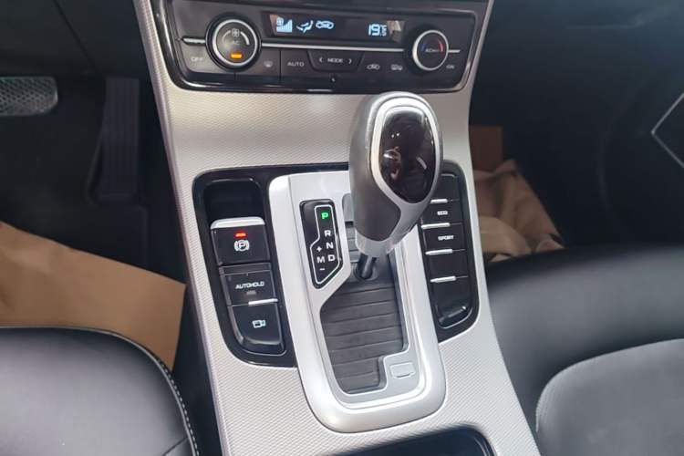 Used Geely Auto Emgrand GL 2017 1.8L DCT Elite Model Gear Lever