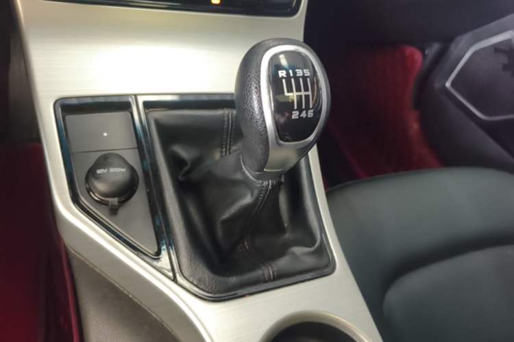 Used Geely Auto Emgrand GL 2017 1.3T Manual Elite Model Gear Lever
