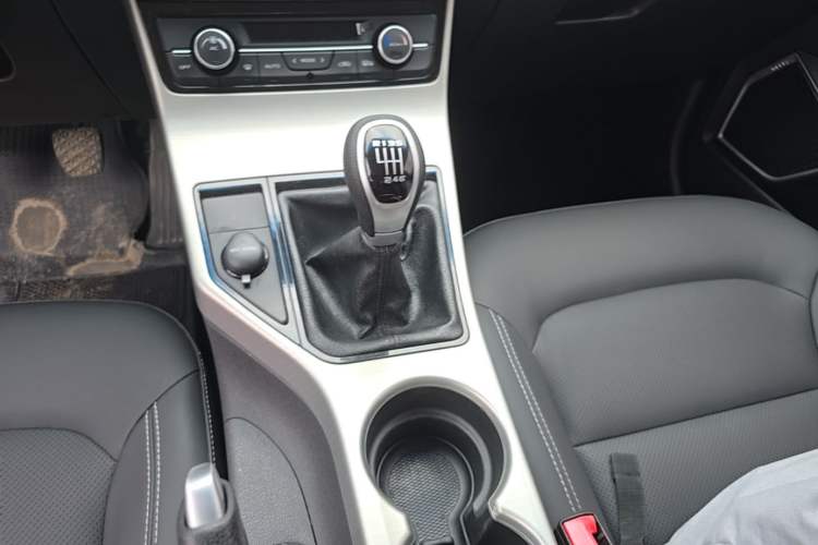 Used Geely Auto Emgrand GL 2017 1.8L Manual Elite Model Gear Lever