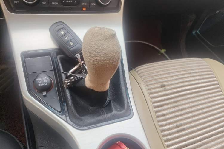 Used Geely Auto Emgrand GL 2017 1.3T Manual Elite Model Gear Lever