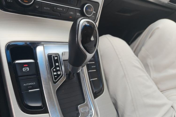 Used Geely Auto Emgrand GL 2017 1.8L DCT Elite Model Gear Lever