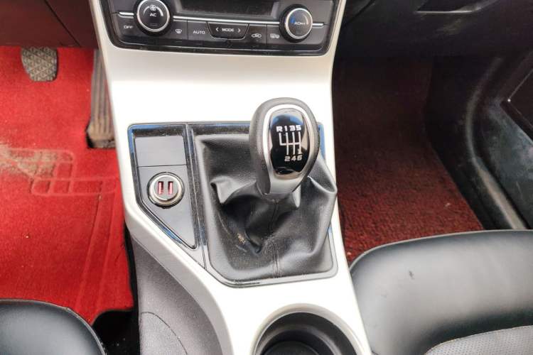Used Geely Auto Emgrand GL 2017 1.8L Manual Elite Model Gear Lever