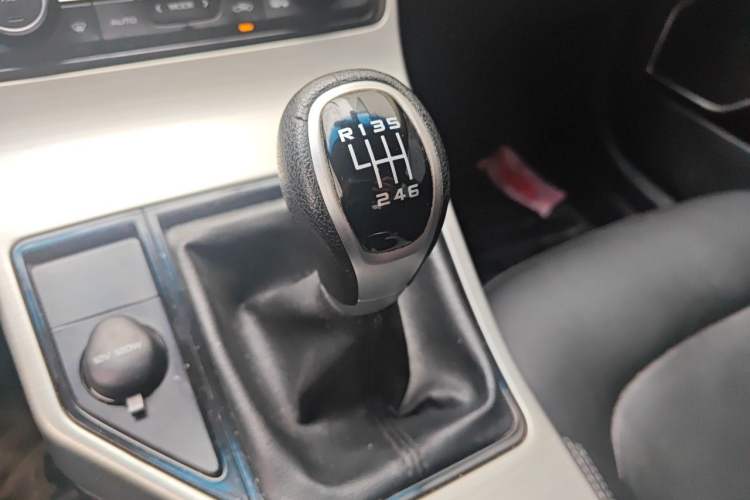 Used Geely Auto Emgrand GL 2017 1.3T Manual Elite Model Gear Lever