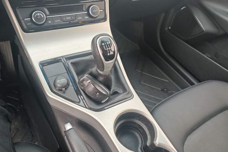 Used Geely Auto Emgrand GL 2017 1.8L Manual Elite Model Gear Lever