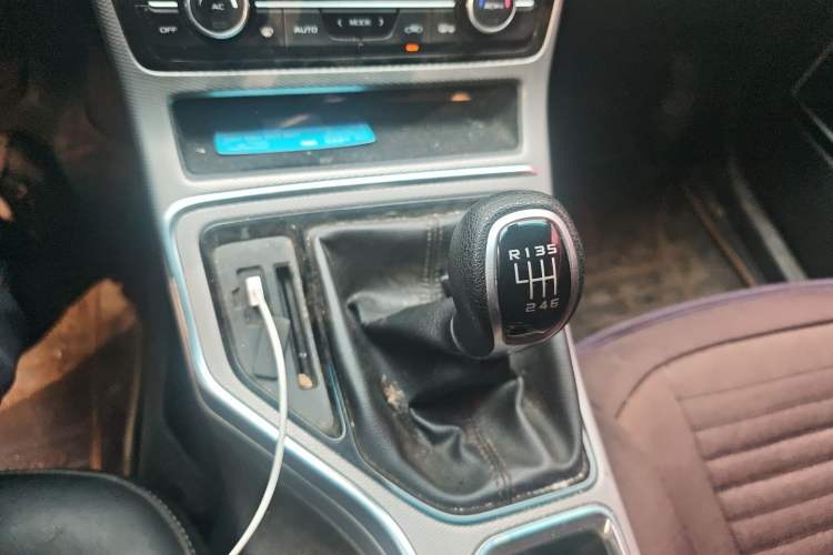 Used Geely Auto Emgrand GL 2017 1.8L Manual Elite Model Gear Lever