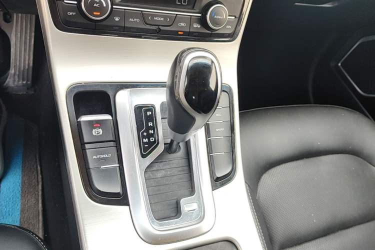 Used Geely Auto Emgrand GL 2017 1.3T DCT Elite Model Gear Lever