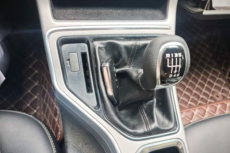 Used Geely Auto Emgrand GL 2017 1.8L Manual Elite Model Gear Lever