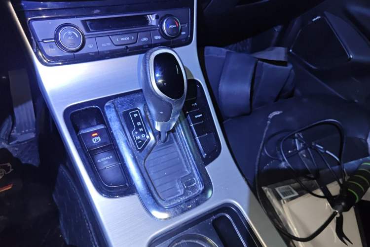 Used Geely Auto Emgrand GL 2017 1.3T DCT Elite Model Gear Lever